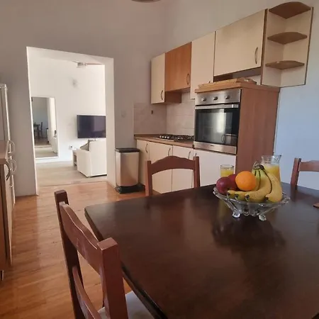 Ivory Apartment *