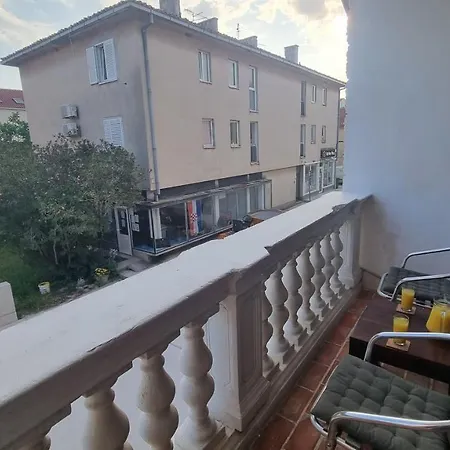 Ivory Biograd Na Moru